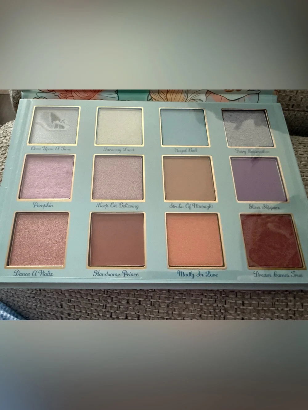 🌸NEW🌸 Disney Cinderella Floral Cosmetic Eye Shadow Palette.